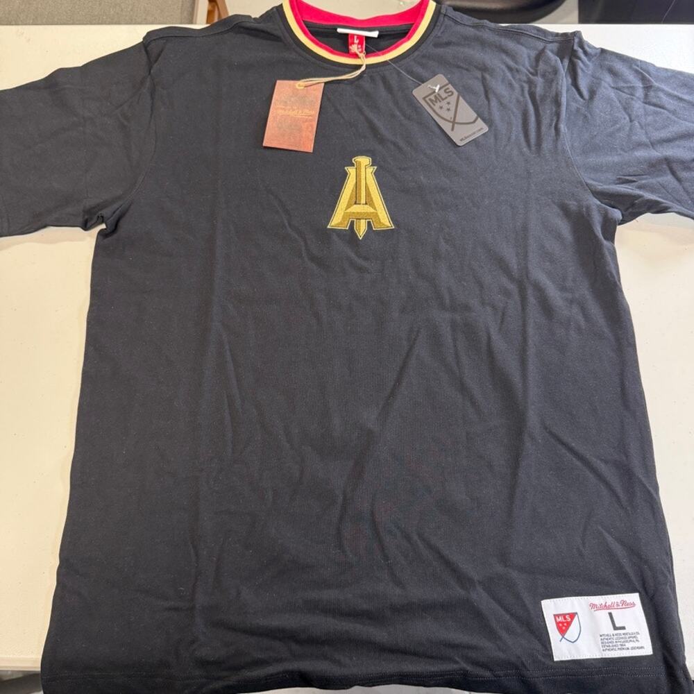 Atlanta United FC Mitchell & Ness MLS Playmaker Logo T-Shirt Large NWT